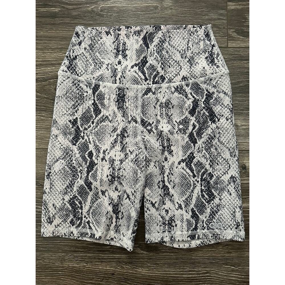 Alo Yoga snakeskin vapor biker shorts